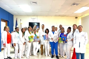 Entregas De libros A Residentes De La Especialidad Medicina Familiar y Comunitaria Del HDSSD