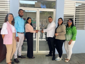 Autoridades Del Hospital Docente Semma Santo Domingo inauguraron sala de espera de la Unidad de Cardiolog&iacute;a