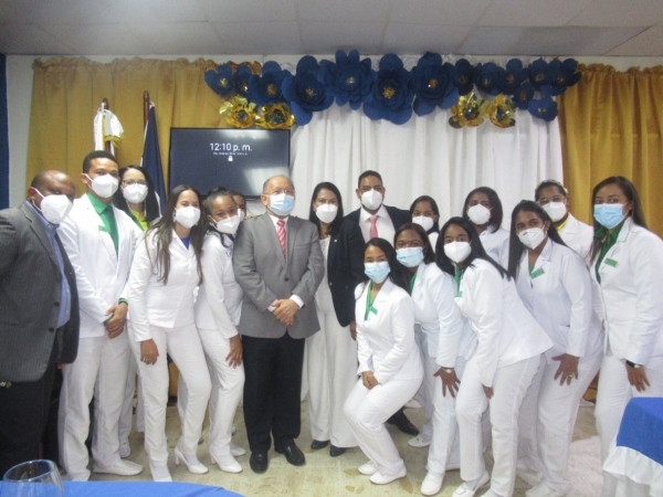 Hospital Docente Semma Santo Domingo realiza graduación residencia de Medicina Familiar y Comunitaria