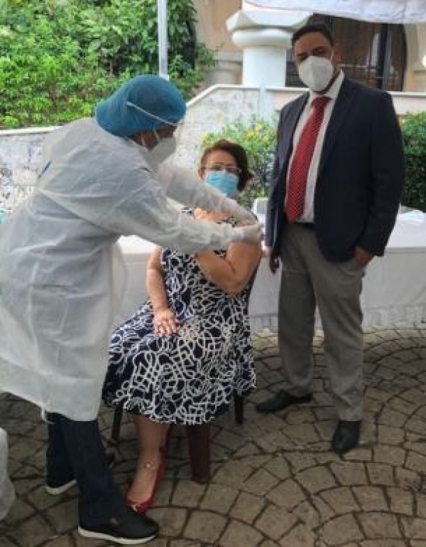 Inician vacunación contra el Covid-19 en Hospital Semma Santo Domingo