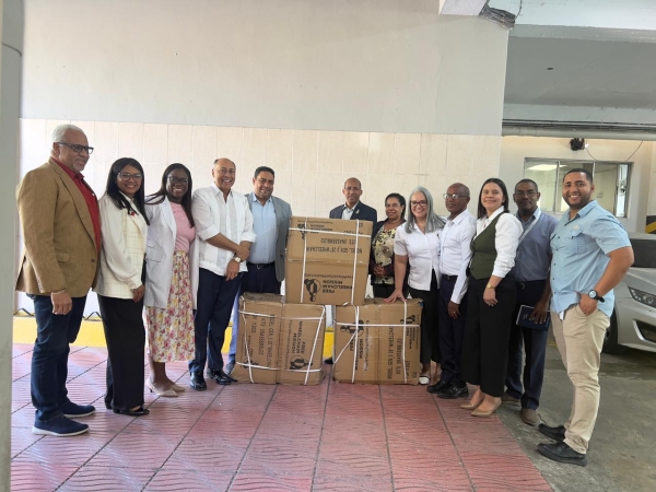 Hospital Docente SEMMA Santo Domingo recibe donaci&oacute;n de sillas de ruedas por parte de ARS SEMMA